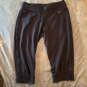 Nike Dri-Fit Black Capris Leggings | Size: Medium